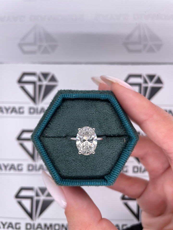 טבעת אירוסין סוליטר והיילו 2.20 קראט טבעי