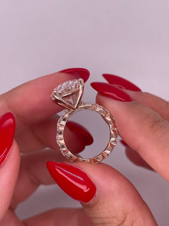 טבעת אירוסין דגם ״נס״ 8 קראט יהלומים מעבדה cvd