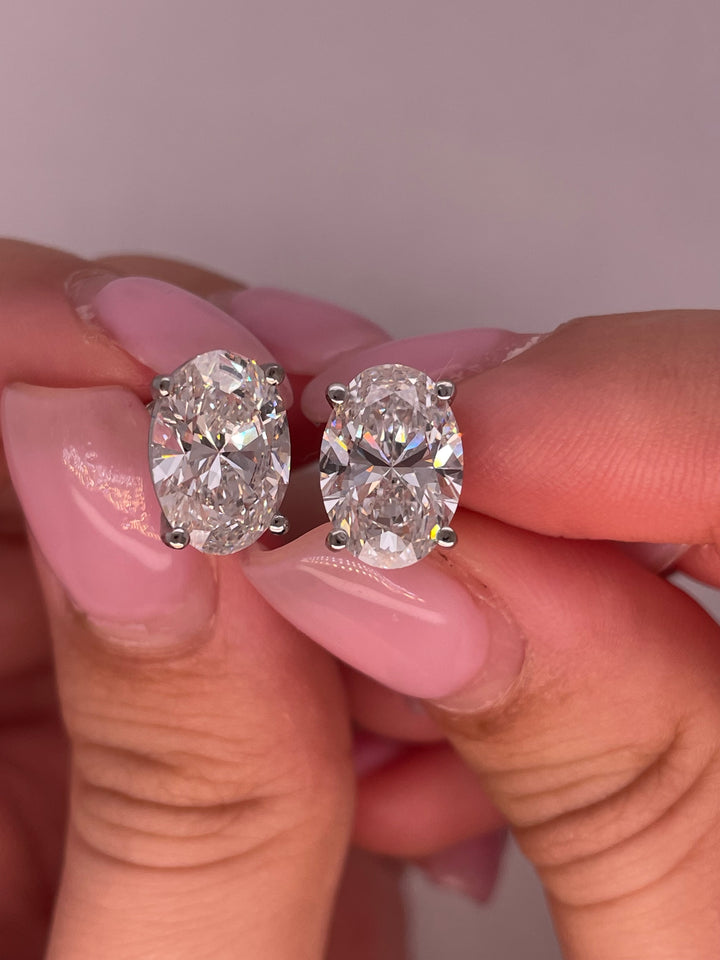 עגילי יהלומים צמודים אובלים 6 קראט