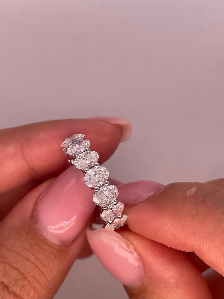 טבעת יהלומים אטרנטי אובלים 4 קראט