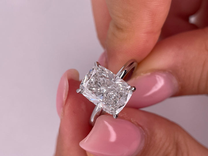 טבעת אירוסין סוליטר 3 קראט קושן מעבדה cvd