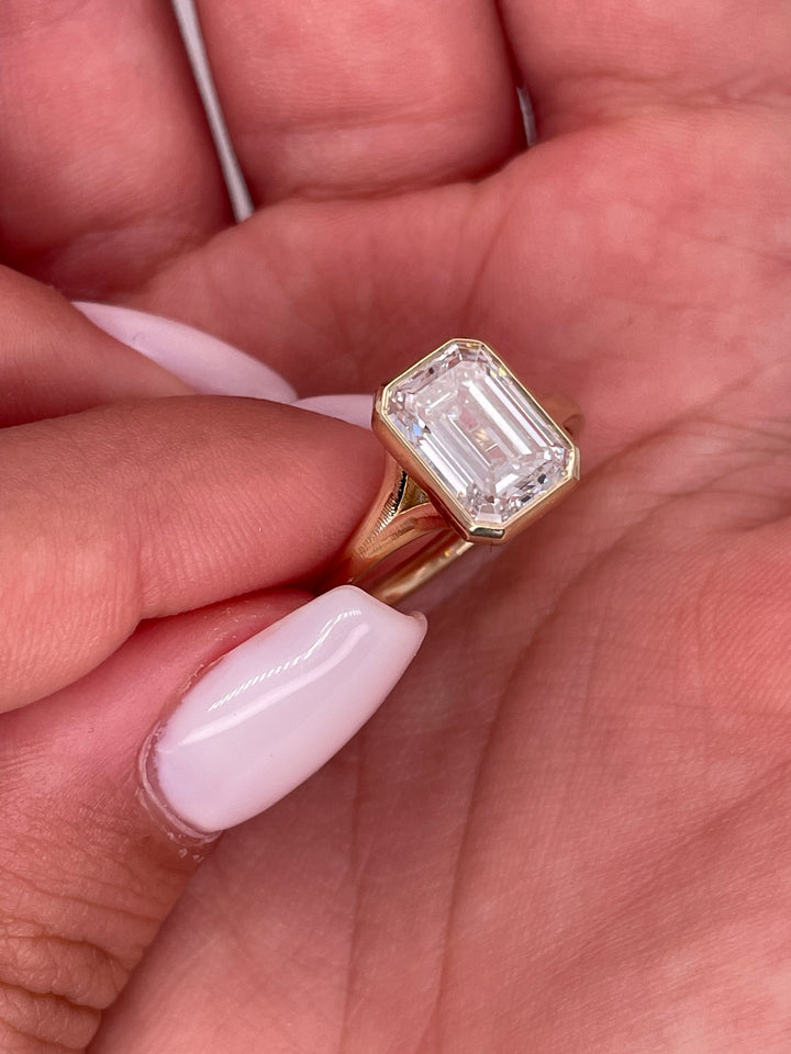 טבעת אירוסין סוליטר ״באזל ״ יהלום אמרלד 1.25 קראט טבעי