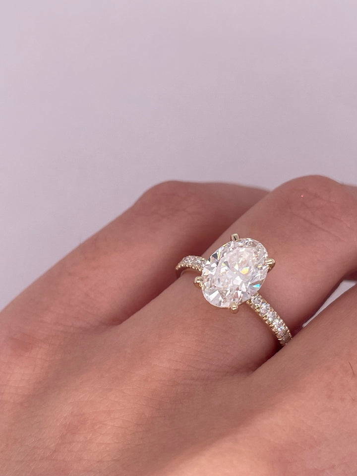 טבעת אירוסין 1.30 קראט עם יהלומי צד מעבדה cvd