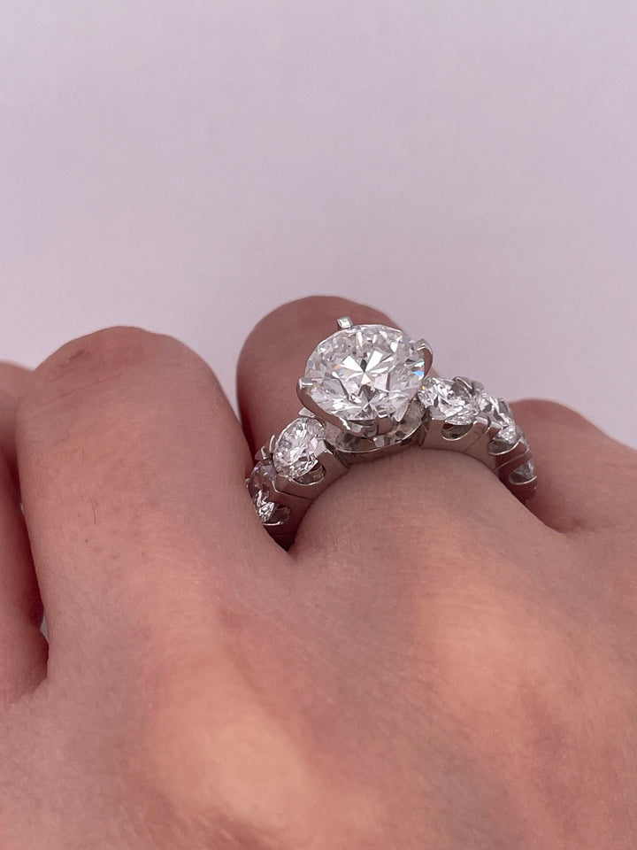 טבעת אירוסין דגם מקיף 8 קראט מעבדה cvd