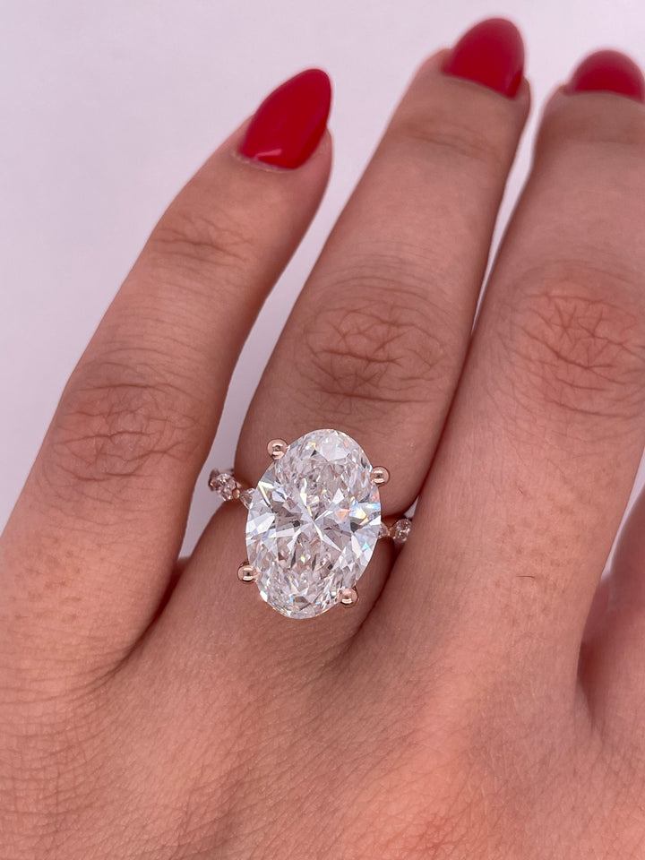 טבעת אירוסין דגם ״נס״ 8 קראט יהלומים מעבדה cvd