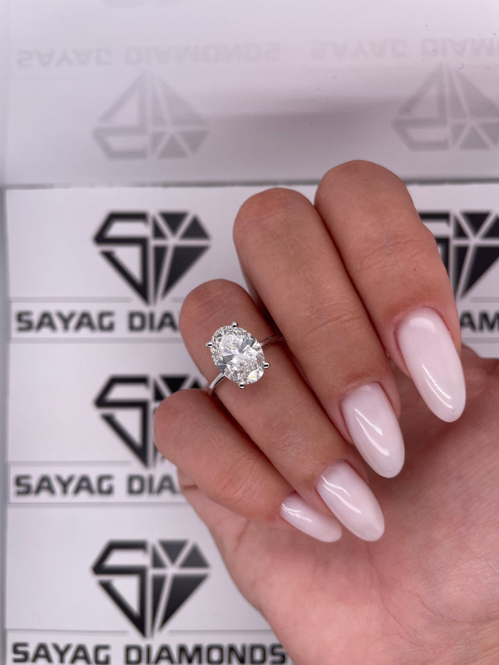 טבעת אירוסין סוליטר והיילו 2.20 קראט טבעי