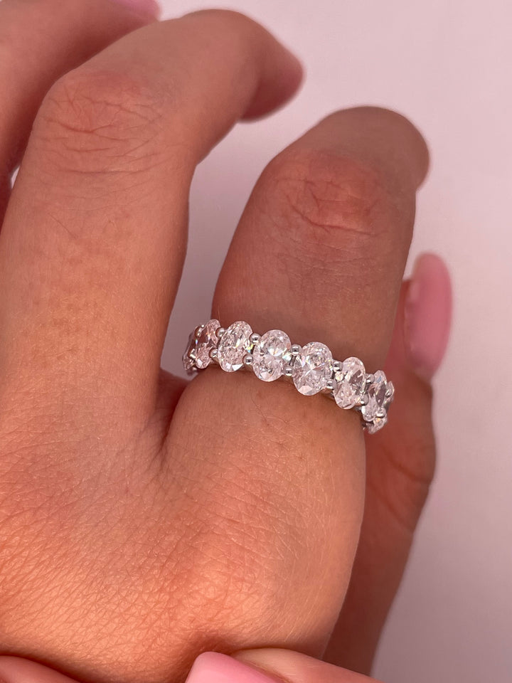 טבעת יהלומים אטרנטי אובלים 4 קראט