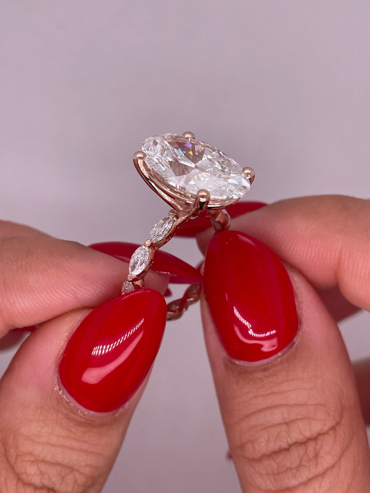 טבעת אירוסין דגם ״נס״ 8 קראט יהלומים מעבדה cvd