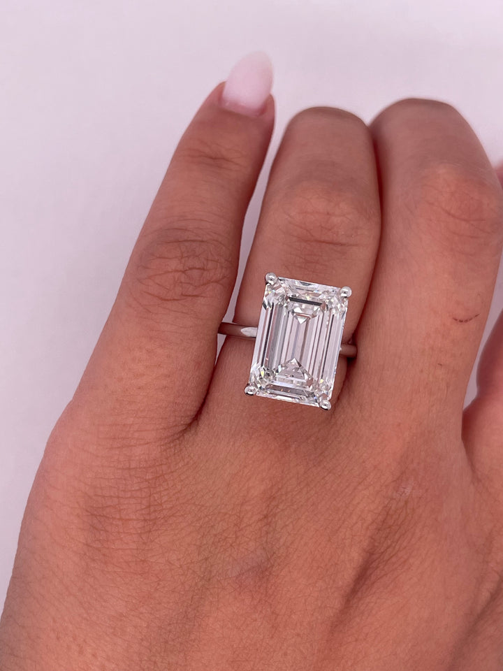 טבעת סוליטר 10 קראט יהלום אמרלד