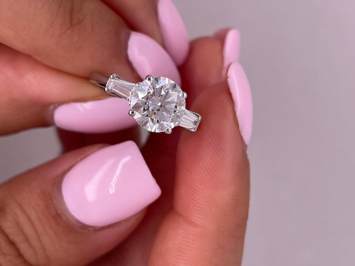 טבעת אירוסין ״אליס״  2.50 קראט יהלומים מעבדה cvd