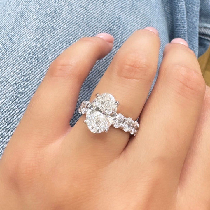 טבעת אירוסין אובלים 3.20 קראט טבעי