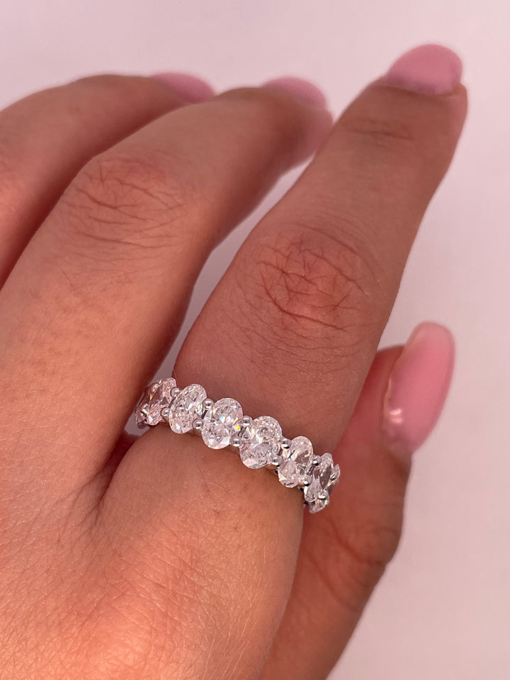 טבעת יהלומים אטרנטי אובלים 4 קראט