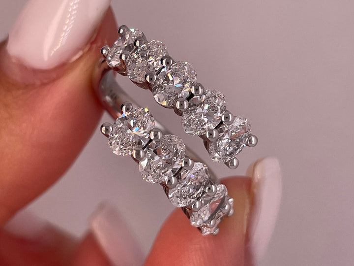 טבעת ״לינוי״ אטרנטי פתוחה אובלים 3 קראט מעבדה cvd