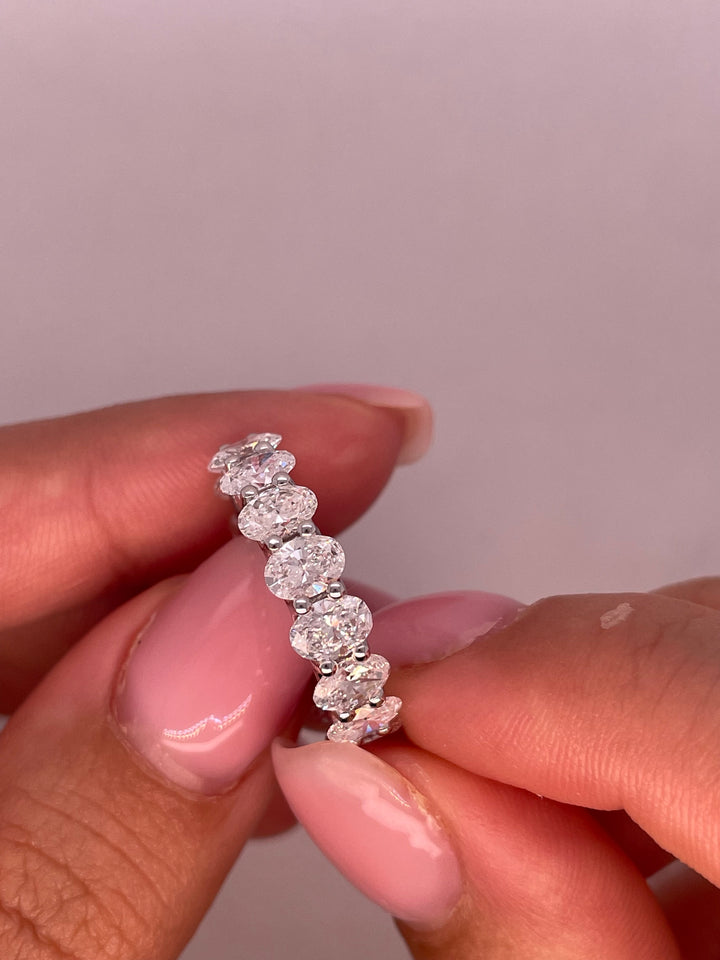 טבעת יהלומים אטרנטי אובלים 4 קראט