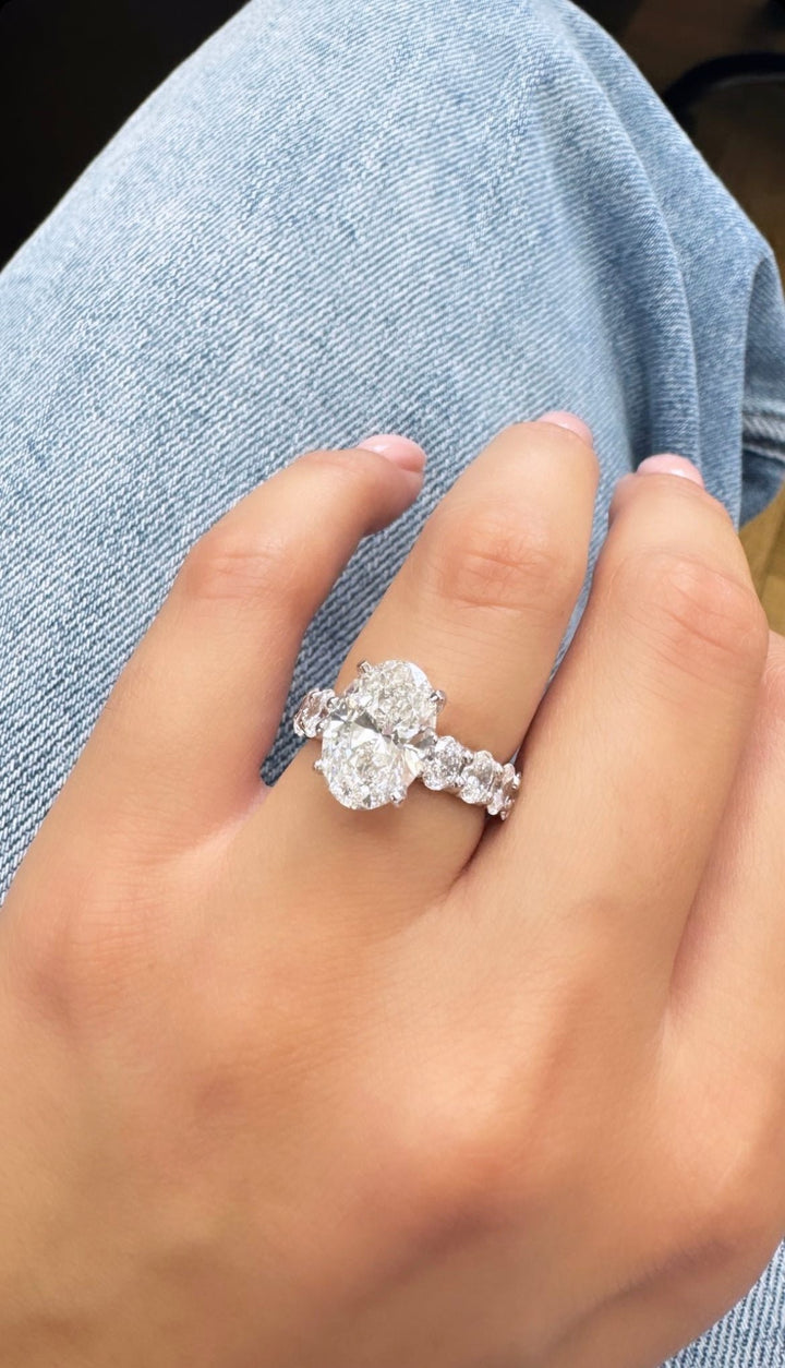 טבעת אירוסין אובלים 4.20 קראט מעבדה cvd