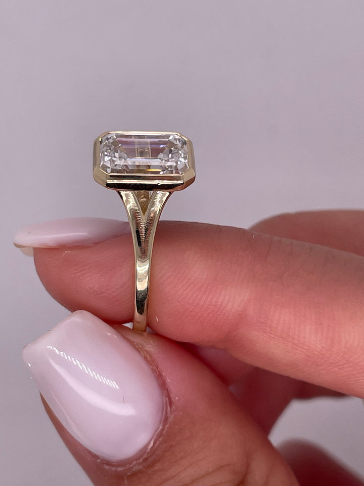 טבעת אירוסין סוליטר ״באזל ״ יהלום אמרלד 1.25 קראט טבעי