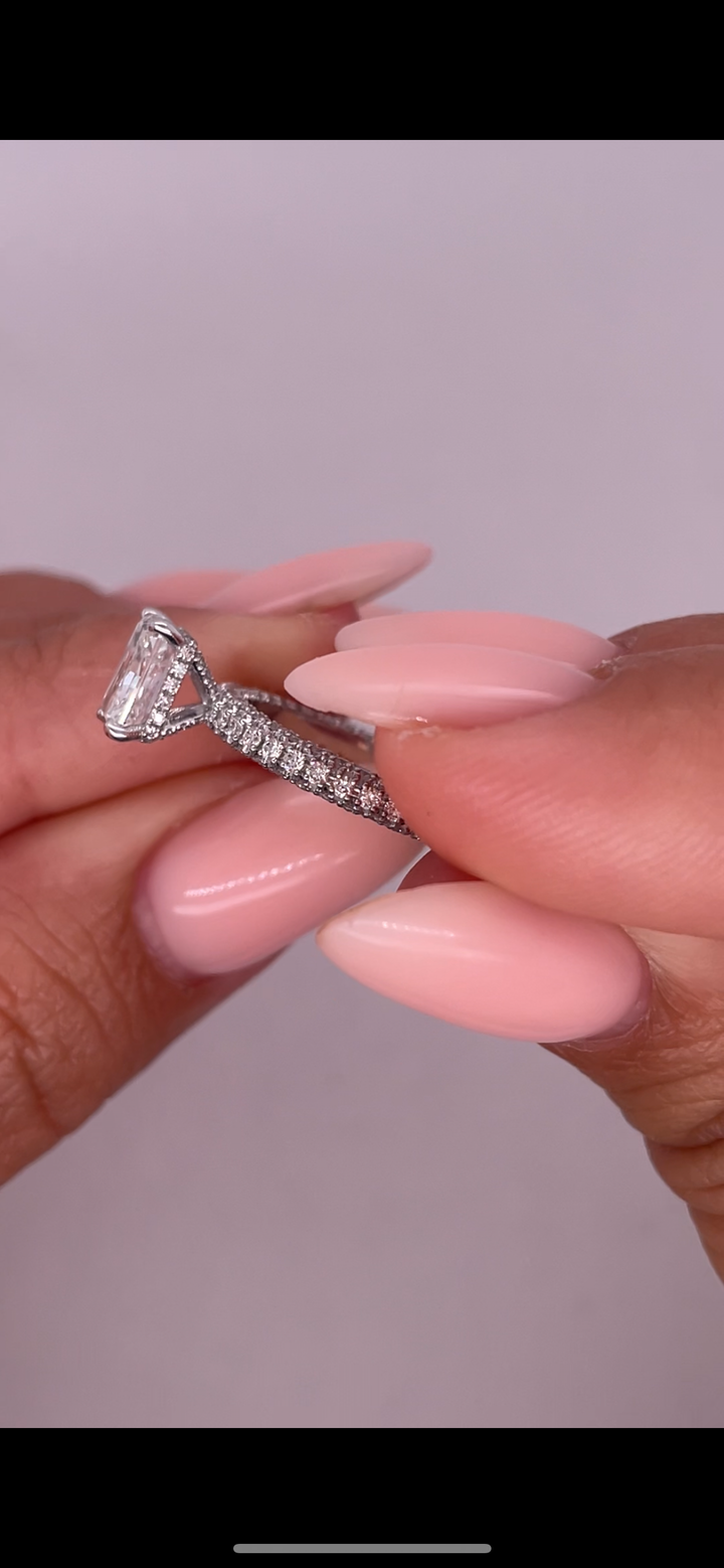 טבעת אירוסין 3 שורות 1.50 קראט טבעי