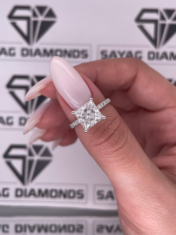 טבעת אירוסין יהלום בחיתוך פרינסס 3 קראט יהלומים מעבדה cvd