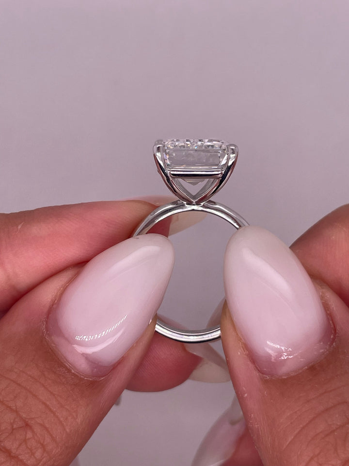 טבעת סוליטר 10 קראט יהלום אמרלד