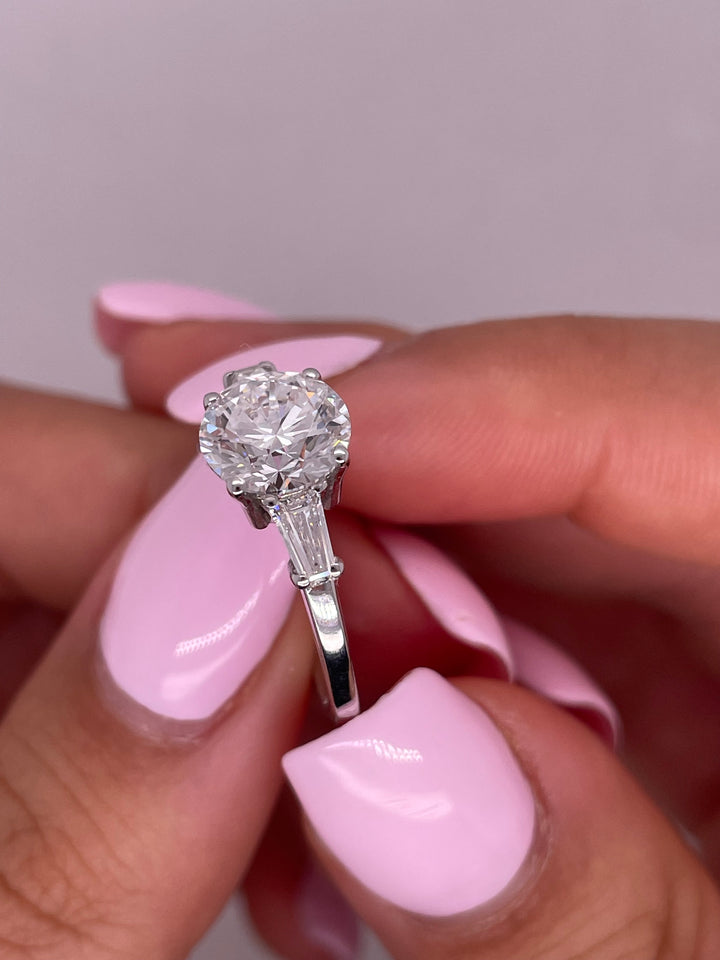 טבעת אירוסין ״אליס״  2.50 קראט יהלומים מעבדה cvd