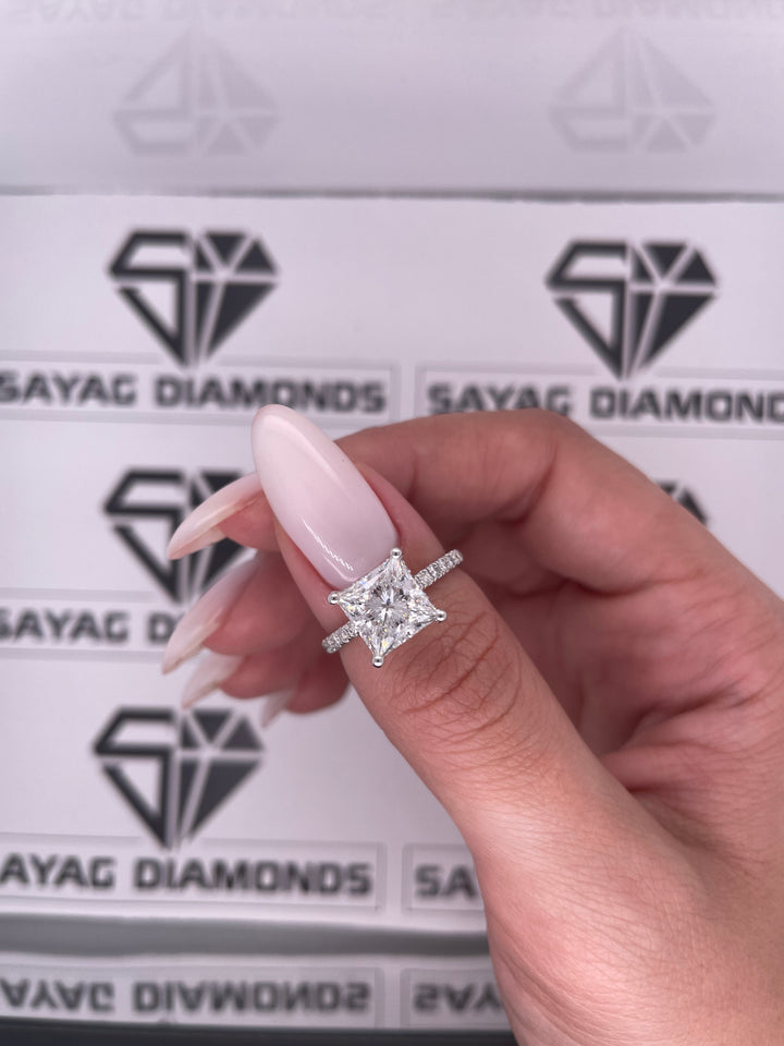 טבעת אירוסין יהלום בחיתוך פרינסס 3 קראט יהלומים מעבדה cvd