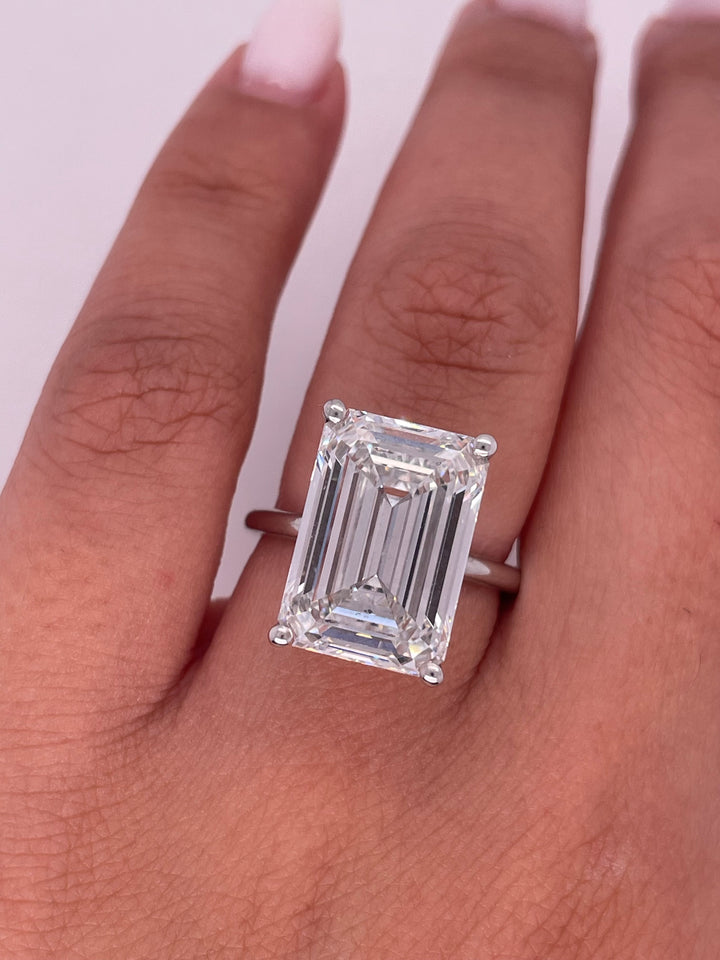 טבעת סוליטר 10 קראט יהלום אמרלד