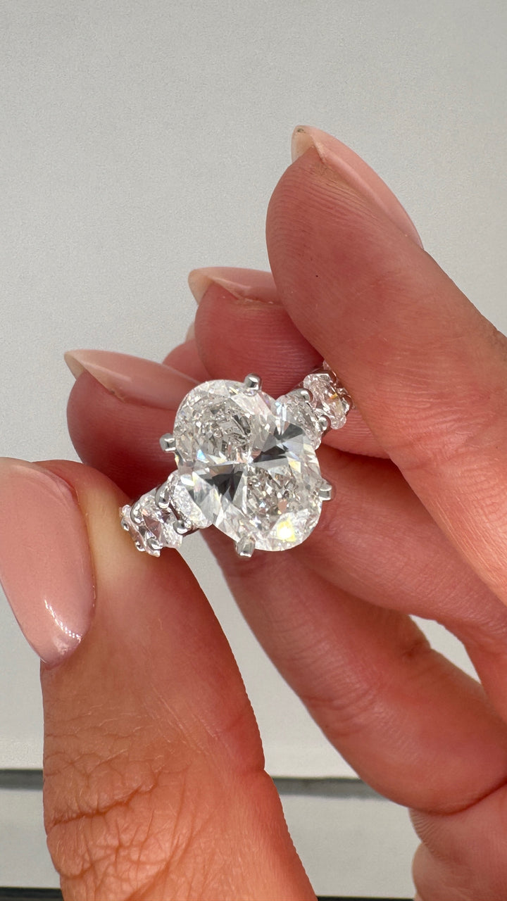 טבעת אירוסין אובלים 3.20 קראט טבעי