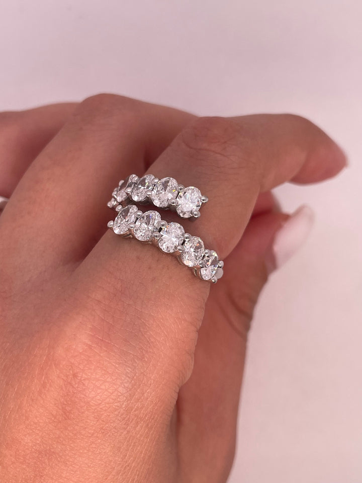 טבעת ״לינוי״ אטרנטי פתוחה אובלים 3 קראט מעבדה cvd