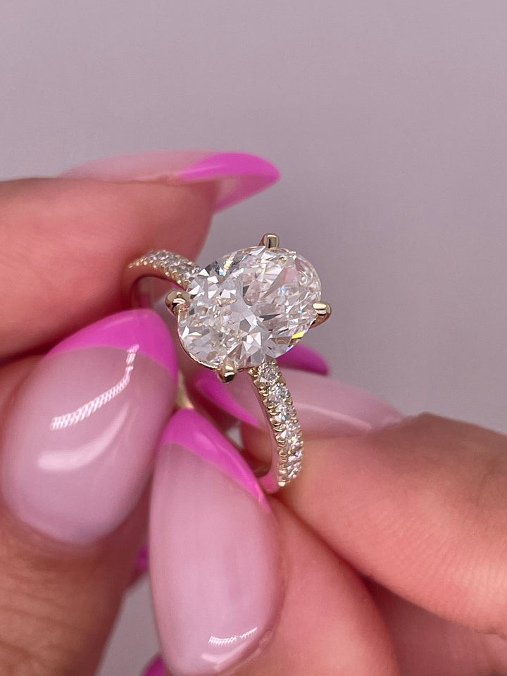 טבעת אירוסין 1.30 קראט עם יהלומי צד מעבדה cvd