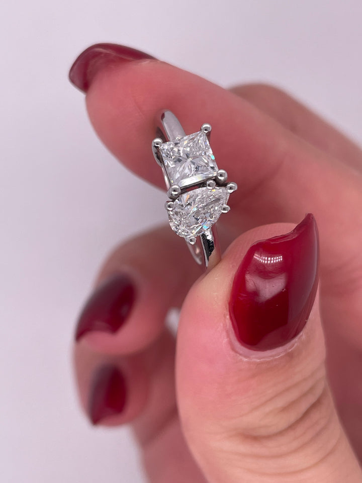 טבעת 2 יהלומים 1.30 קראט מעבדה cvd