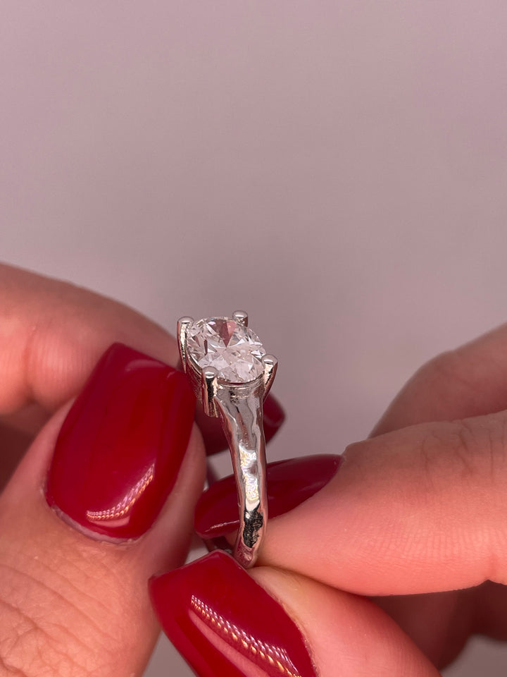 טבעת ״אלמה״יהלום אובל מאוזן 1.50 קראט מעבדה cvd