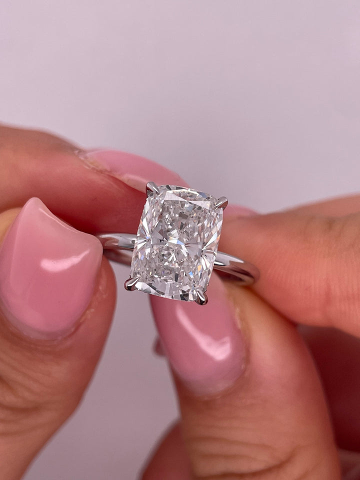 טבעת אירוסין סוליטר 3 קראט קושן מעבדה cvd