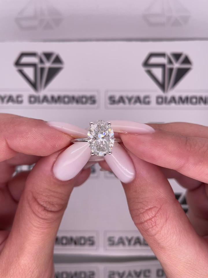 טבעת סוליטר עם הידן היילו יהלום אובל 3.70 מעבדה cvd