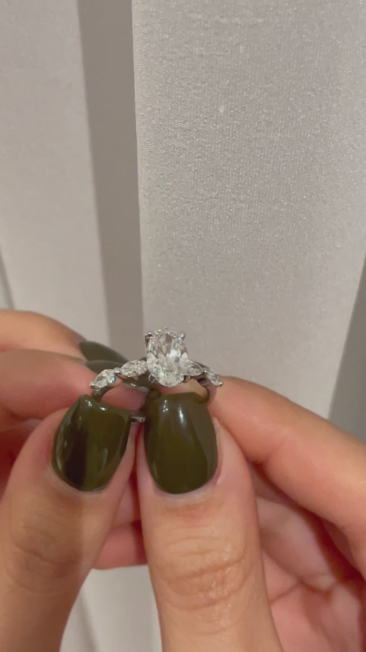 טבעת אירוסין דגם ״נועה 2.10 אובל מעבדה cvd