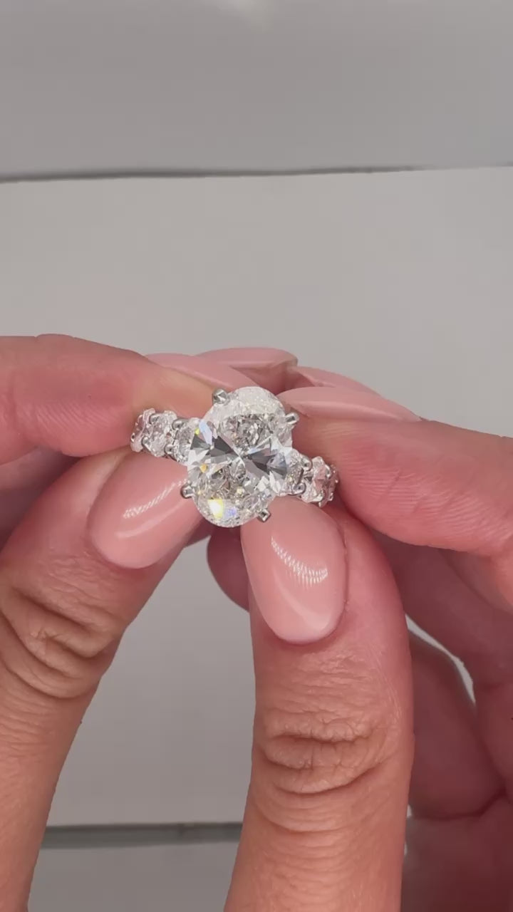 טבעת אירוסין אובלים 3.20 קראט טבעי