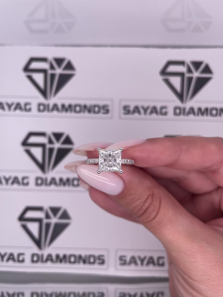 טבעת אירוסין יהלום בחיתוך פרינסס 3 קראט יהלומים מעבדה cvd