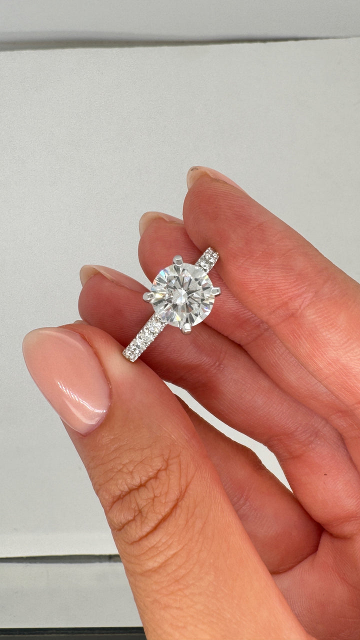 2.30 carat diamonds round brilliant,center diamond :2 carat ,side stones 0.30 carat