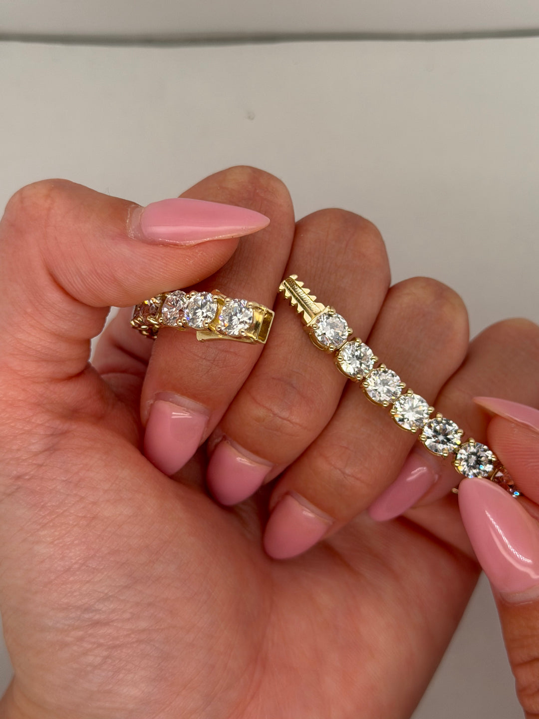 צמיד טניס משובץ יהלומי מעבדה, סה״כ 20 קראט, עשוי זהב 14K